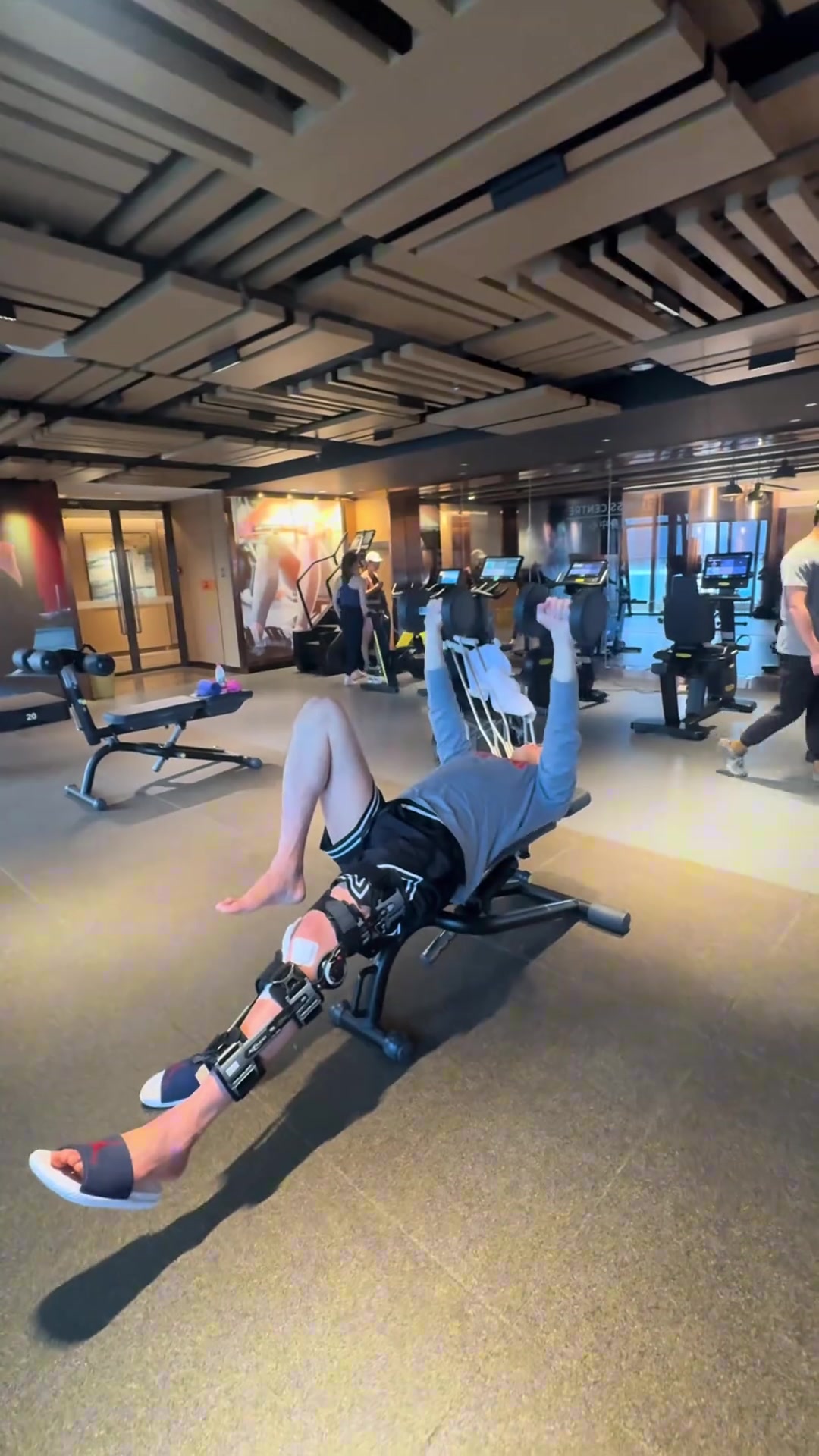 开云官方直播-郭艾伦晒康复过程：加油 难熬的日子很快就会过去的